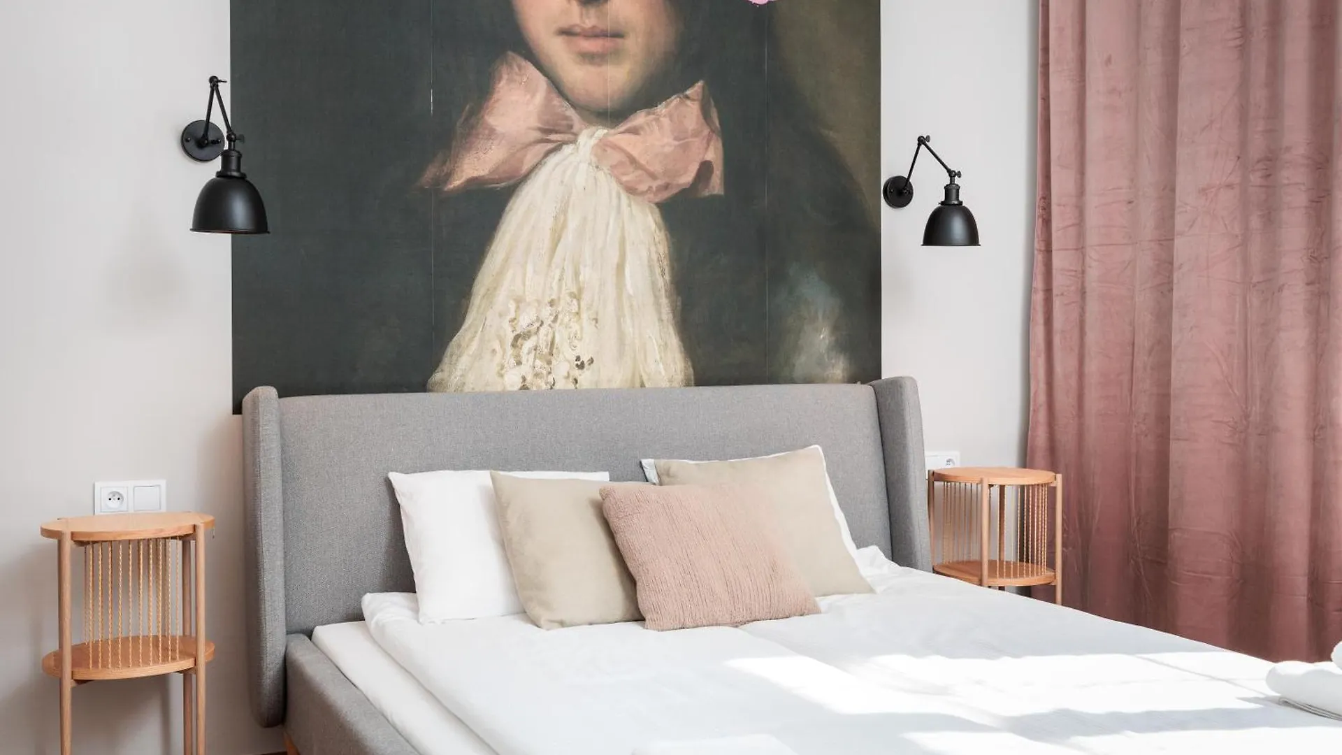 Retro Glamour With A Modern Edge - By Upstairs 크라쿠프