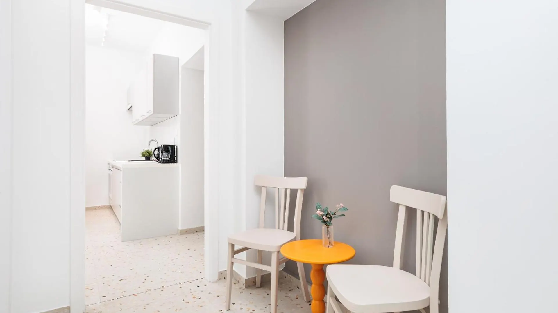 Retro Glamour With A Modern Edge - By Upstairs 크라쿠프 아파트