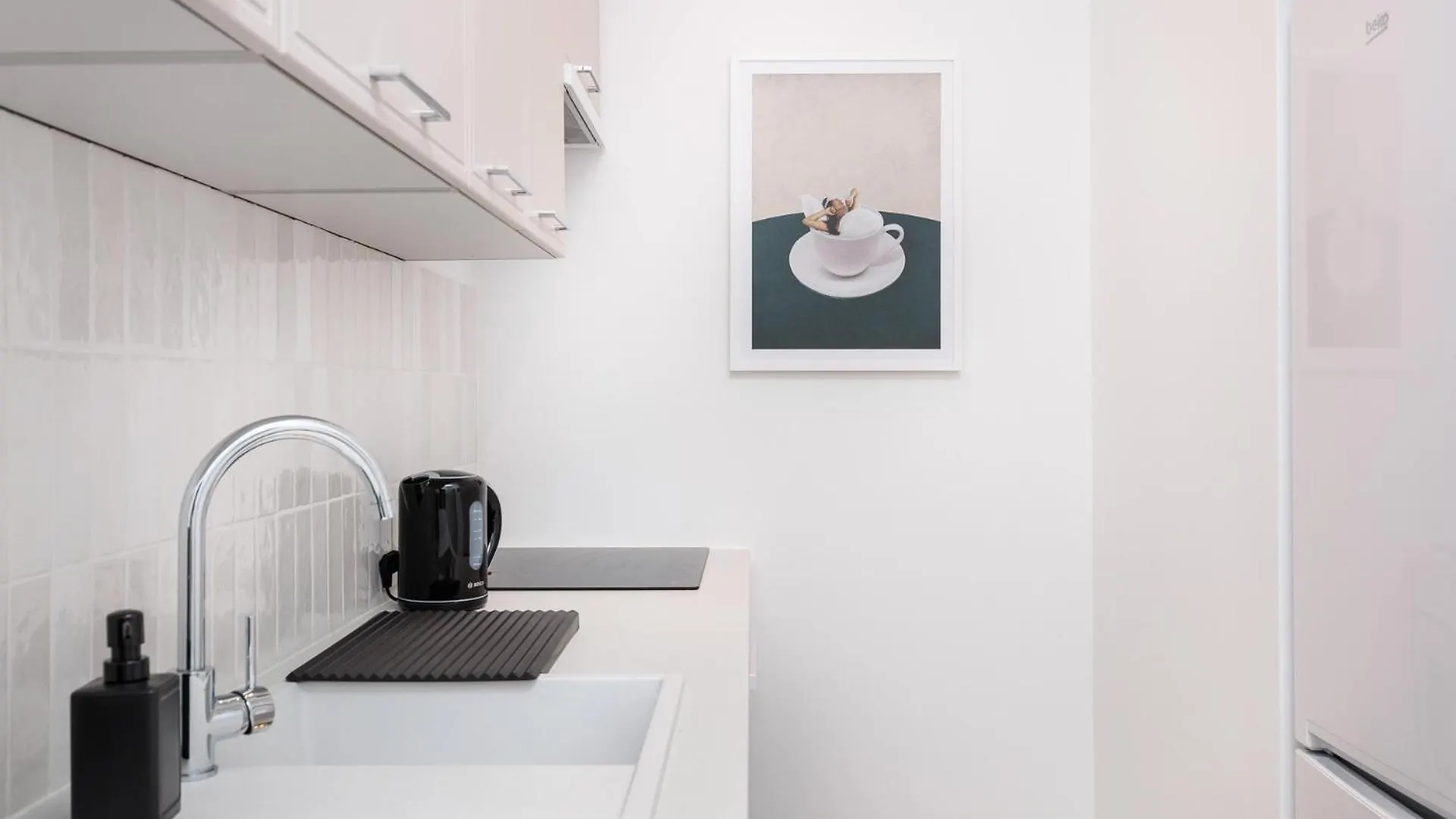 Retro Glamour With A Modern Edge - By Upstairs 크라쿠프