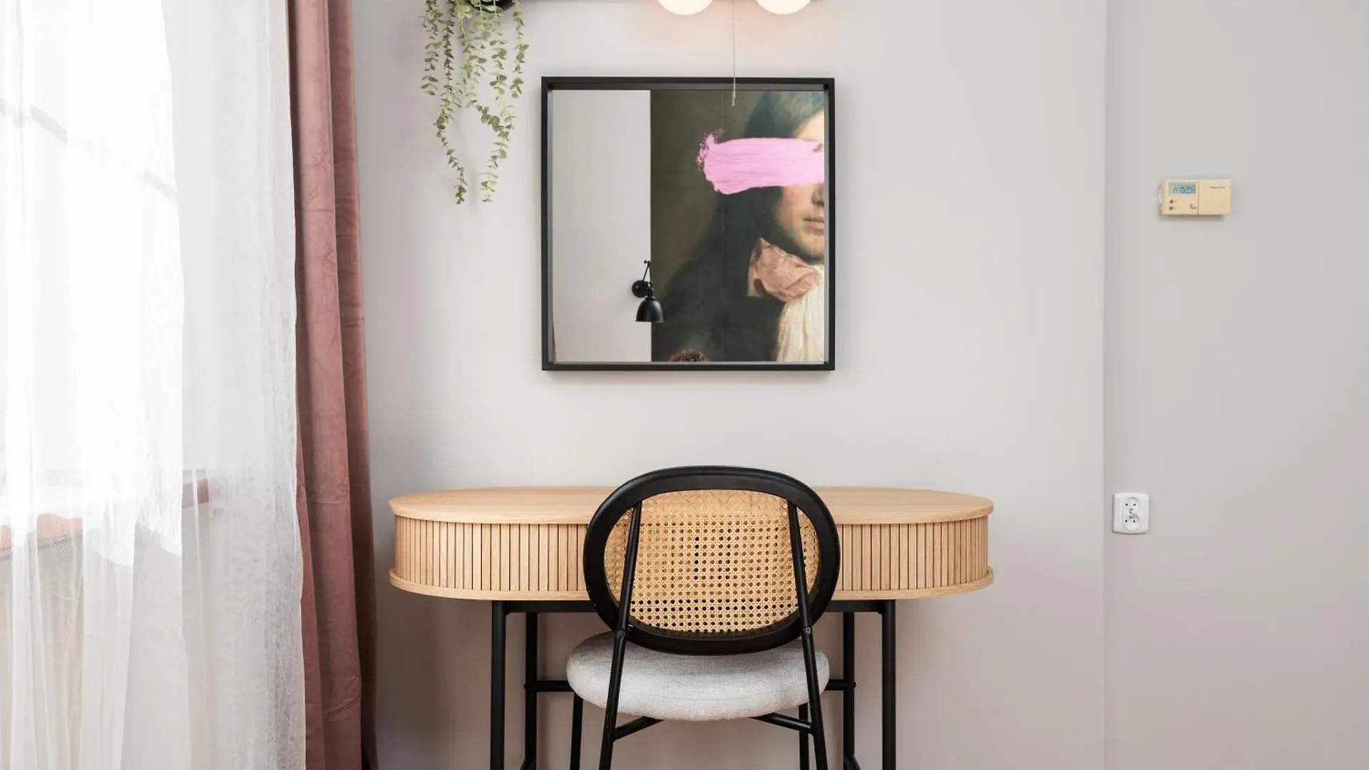 Retro Glamour With A Modern Edge - By Upstairs Krakow 0*,