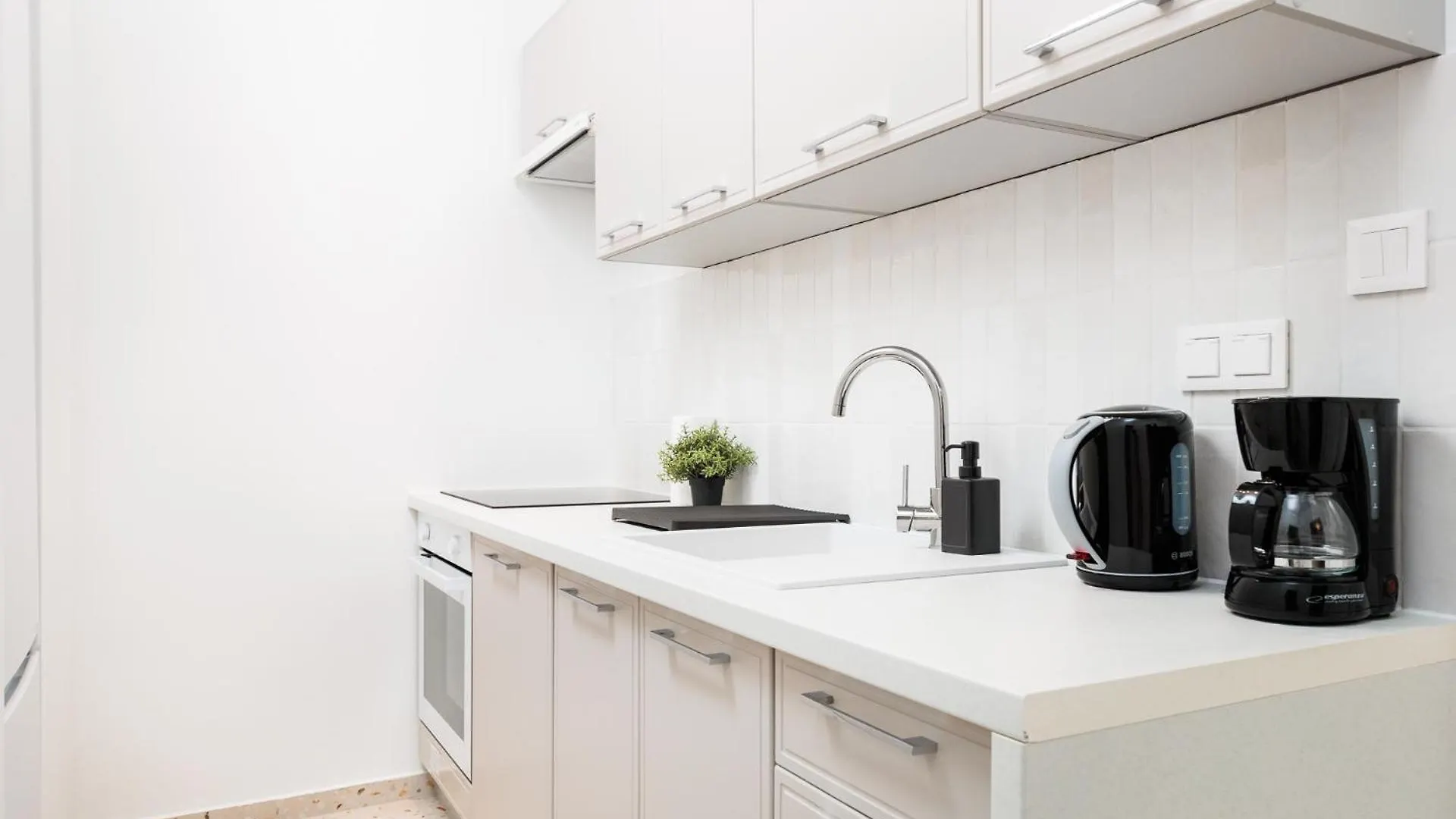 Retro Glamour With A Modern Edge - By Upstairs Krakow
