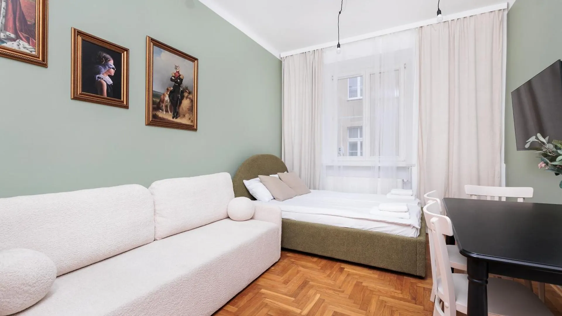 Retro Glamour With A Modern Edge - By Upstairs Krakow