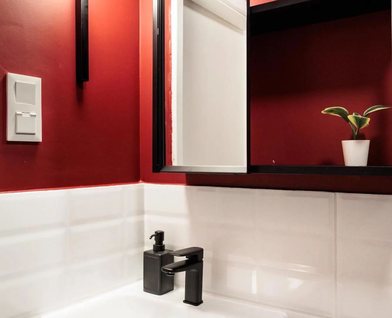 Apartment Retro Glamour With A Modern Edge - By Upstairs Krakow Poland